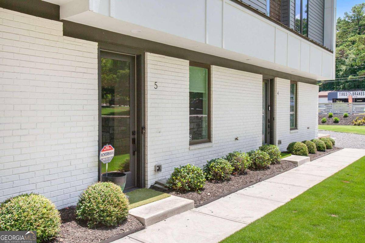 Atlanta, GA 30317,2424 MEMORIAL DR SE #5
