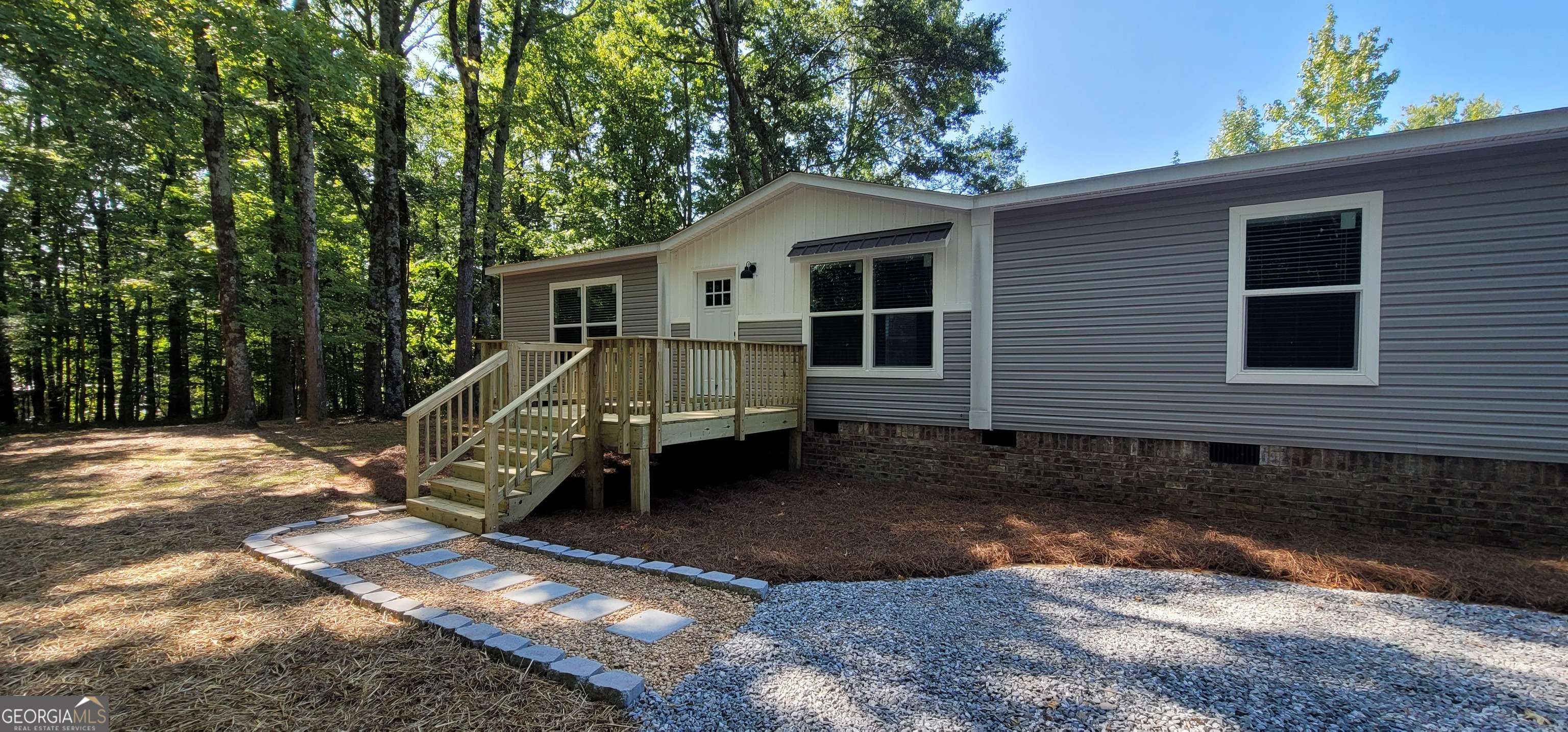 Gillsville, GA 30543,208 Laurel Bluff