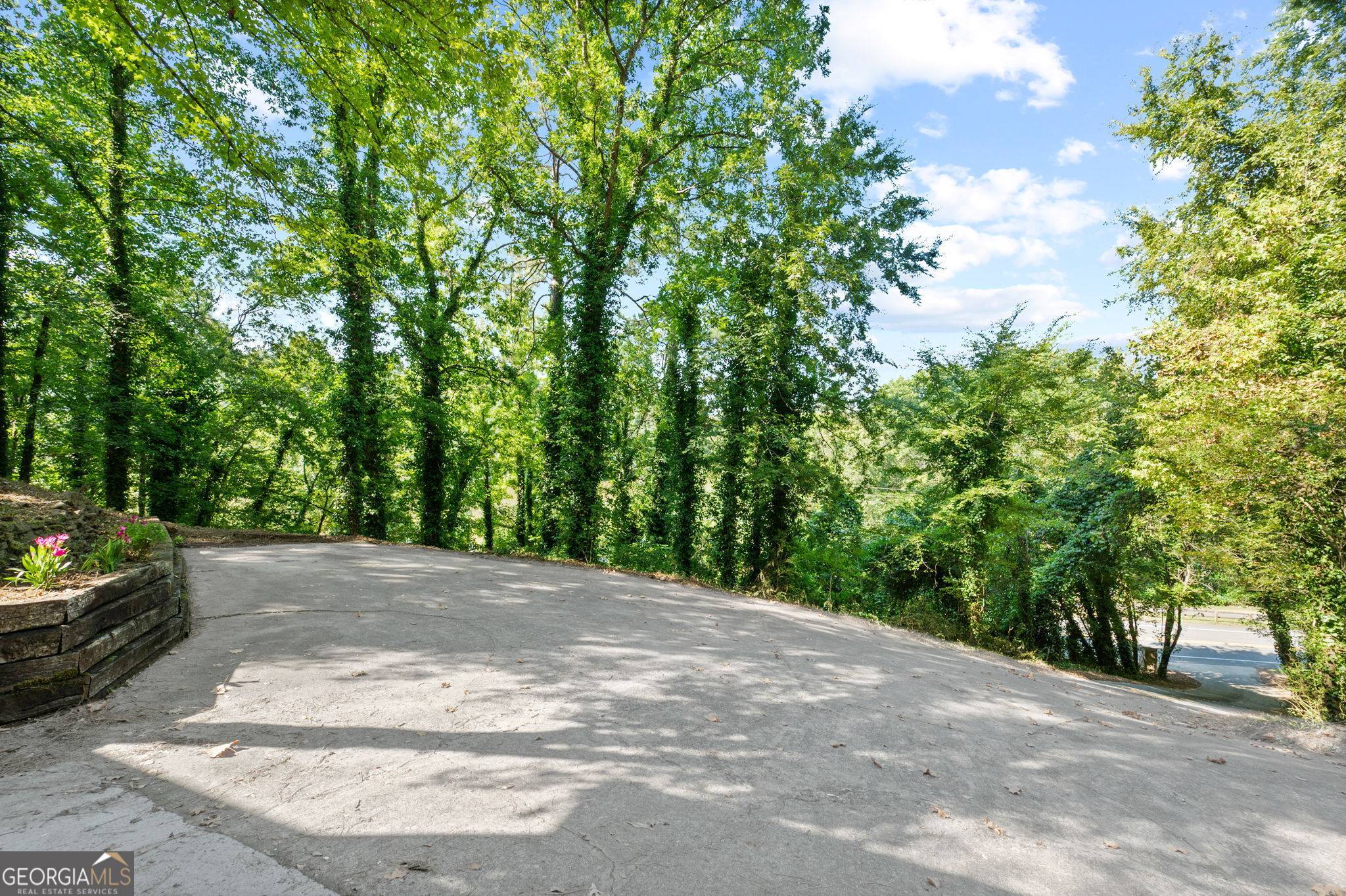 Roswell, GA 30075,295 Azalea DR