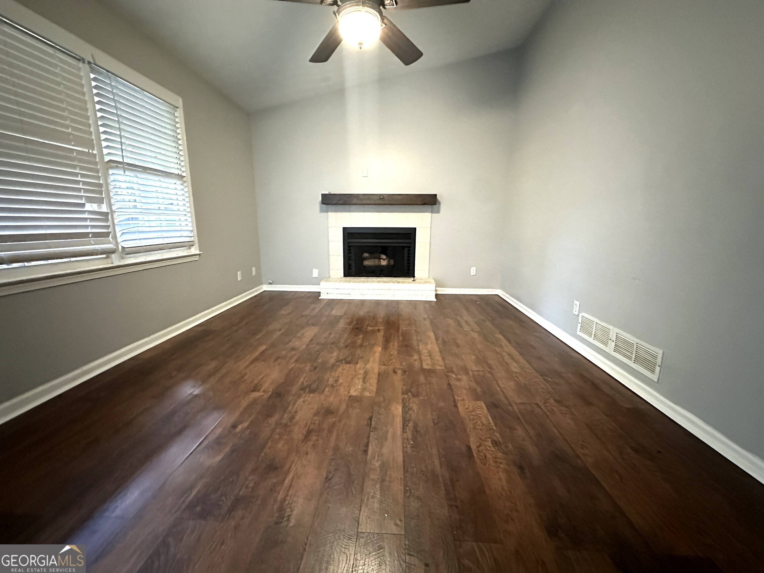 Buford, GA 30519,1560 Island WAY