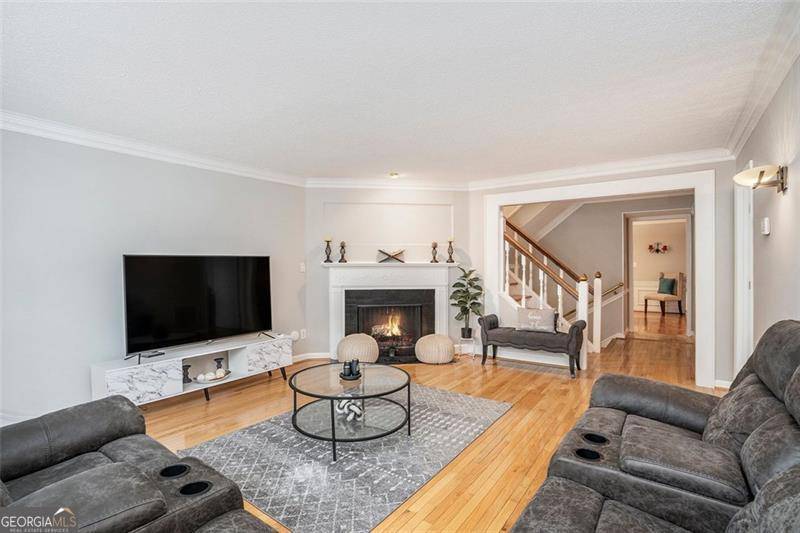 Atlanta, GA 30328,326 THE CHACE