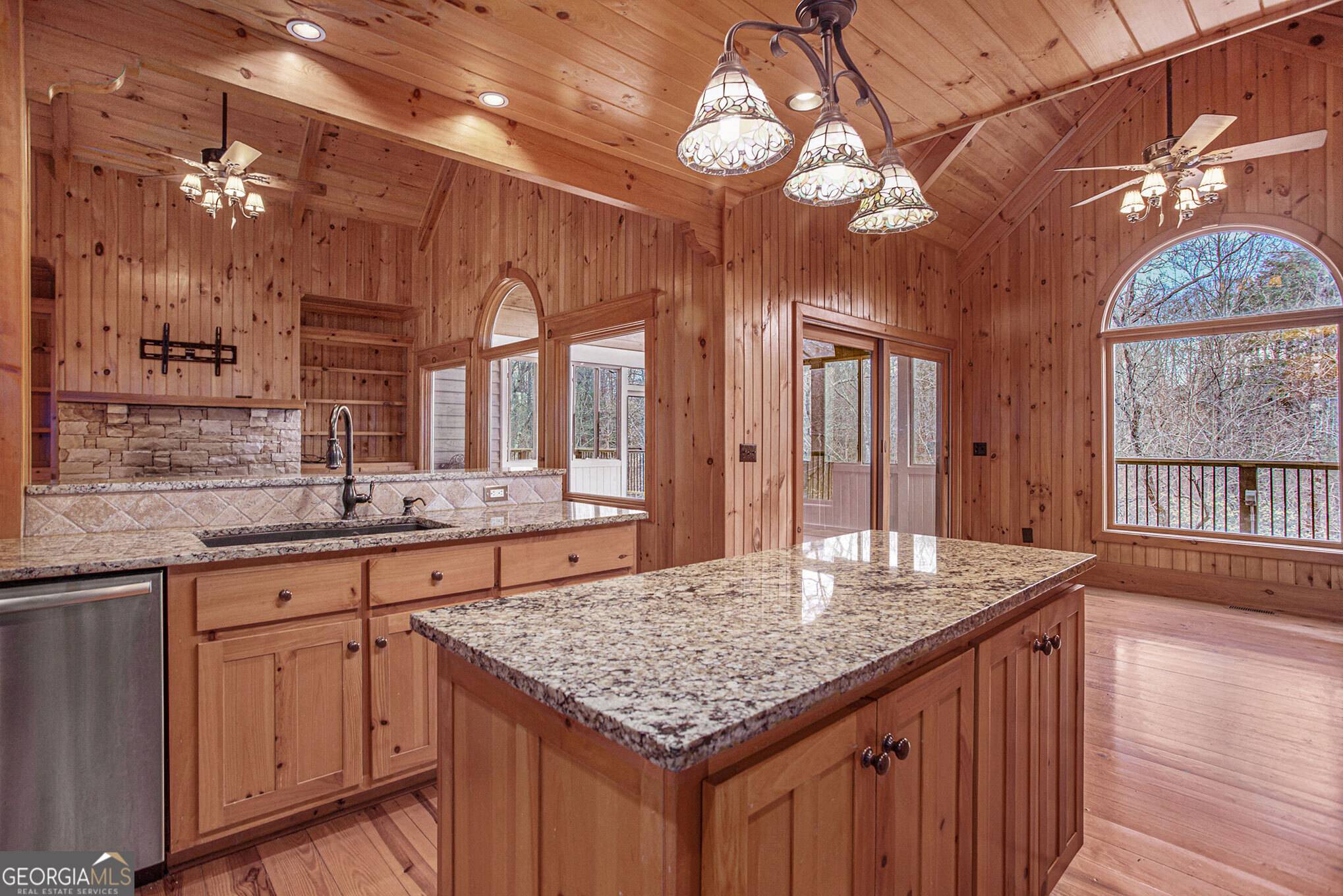 Mineral Bluff, GA 30559,43 Hunters Ridge RD