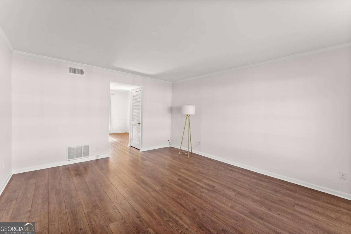 Atlanta, GA 30328,6520 Roswell RD #106