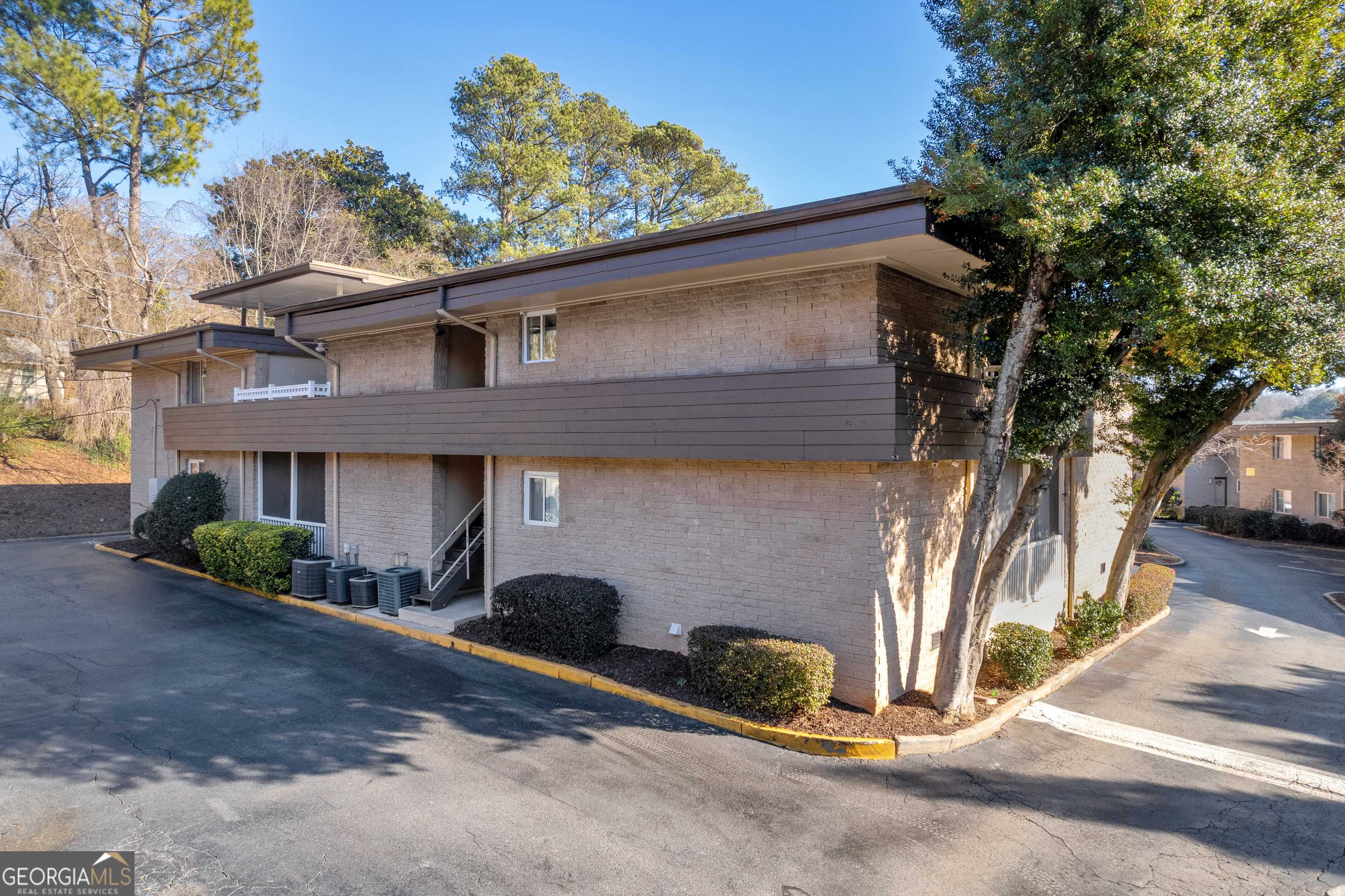 Sandy Springs, GA 30328,346 Carpenter