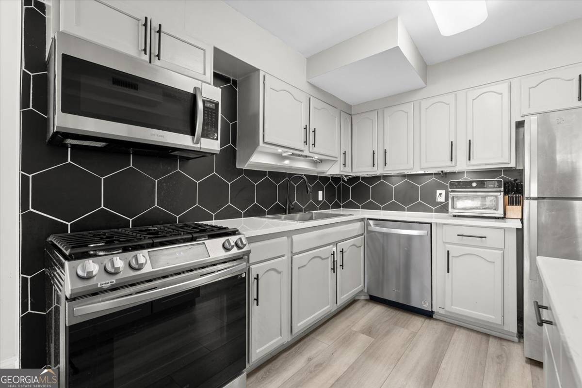 Atlanta, GA 30305,2965 Pharr Court South NW #304