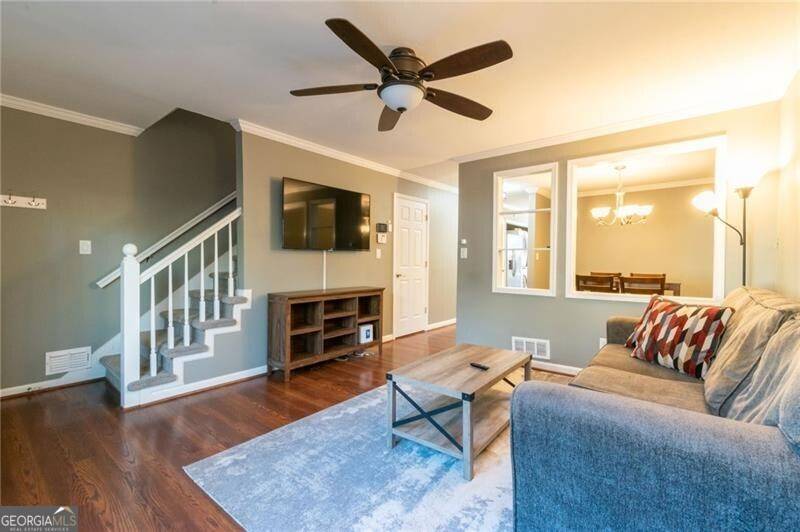 Atlanta, GA 30318,8 Holly Downs CT NW