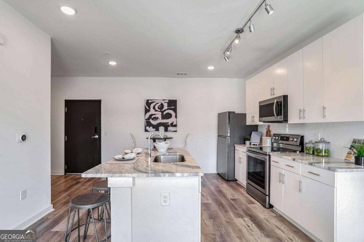 Atlanta, GA 30308,525 Parkway DR NE #320