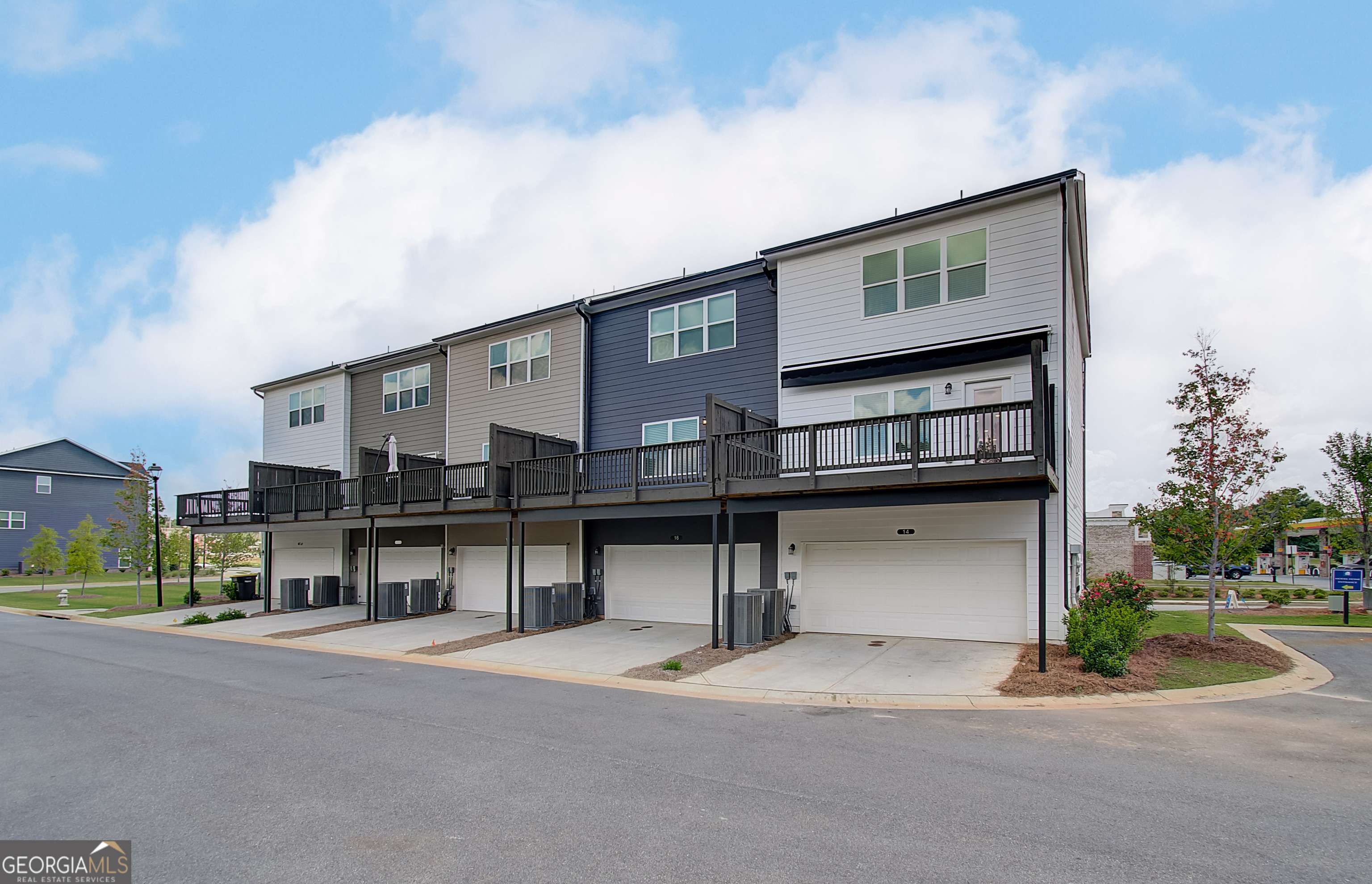 Newnan, GA 30265,11 Mercury LN #32