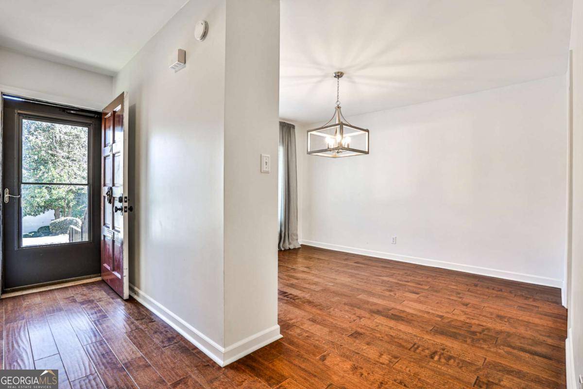 Atlanta, GA 30342,21 Ivy RDG NE