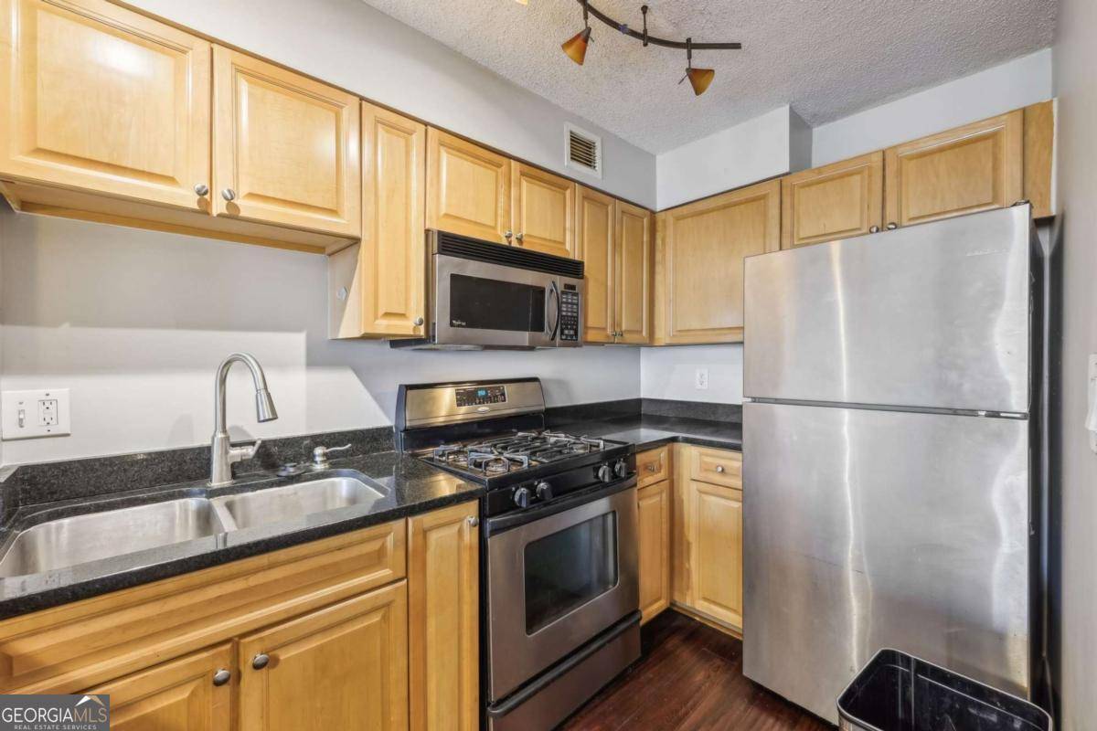 Atlanta, GA 30305,2479 Peachtree RD NE #1012