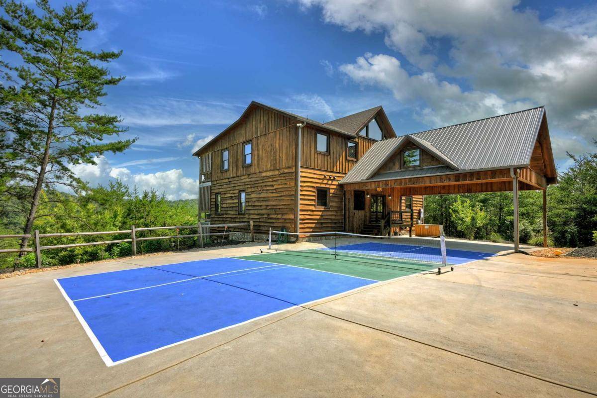 Blue Ridge, GA 30513,406 Hope DR