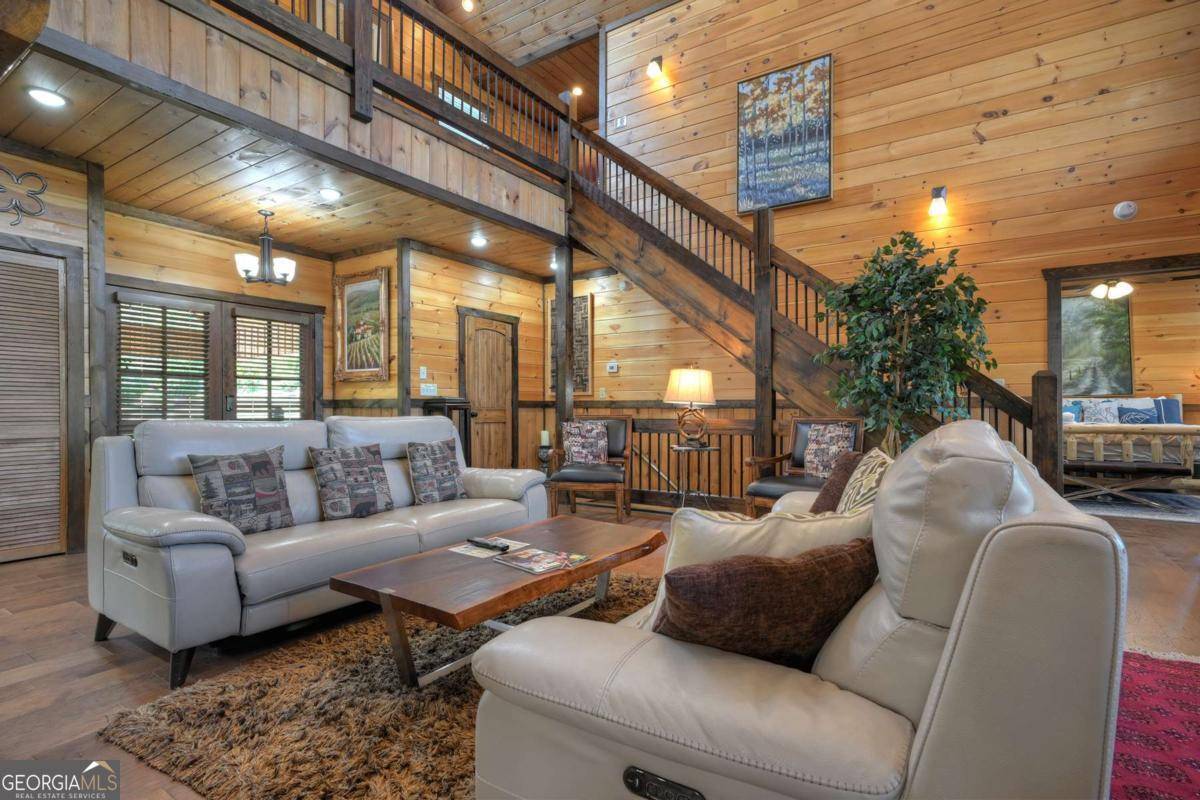 Blue Ridge, GA 30513,406 Hope DR
