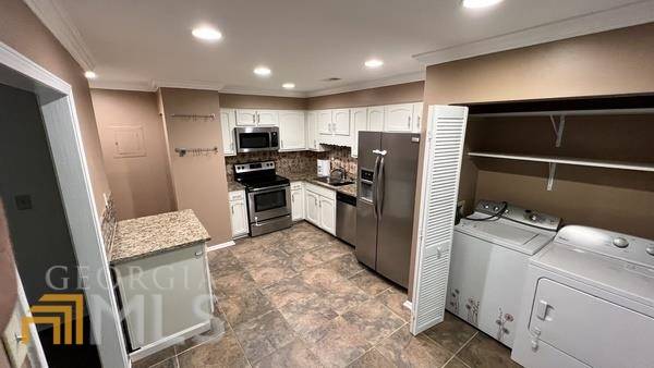 Atlanta, GA 30328,198 Peachtree Hollow CT