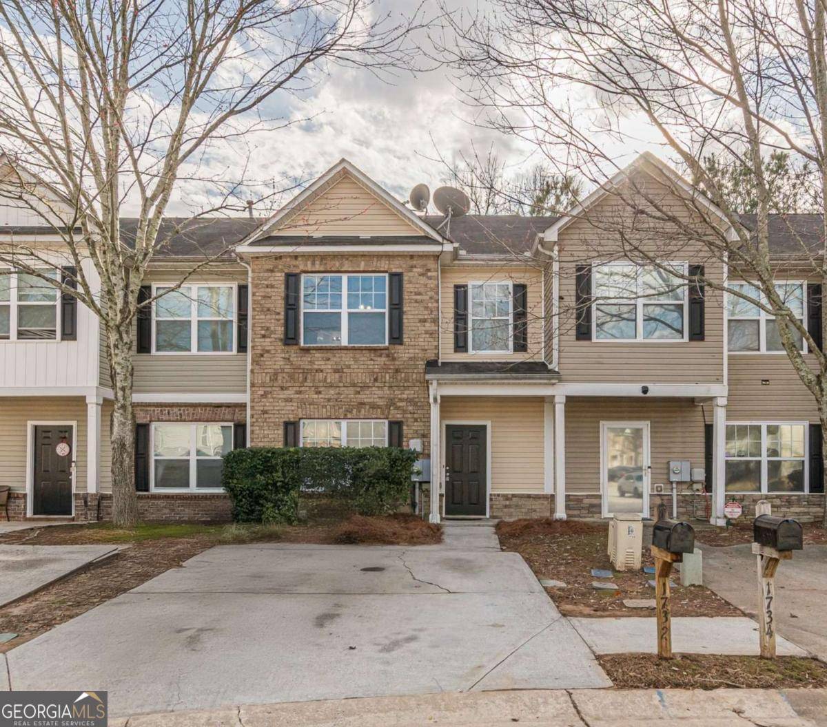 Atlanta, GA 30349,1732 Broad River RD