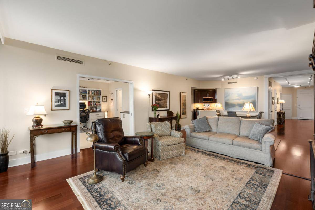 Atlanta, GA 30305,2660 Peachtree RD NW #14D