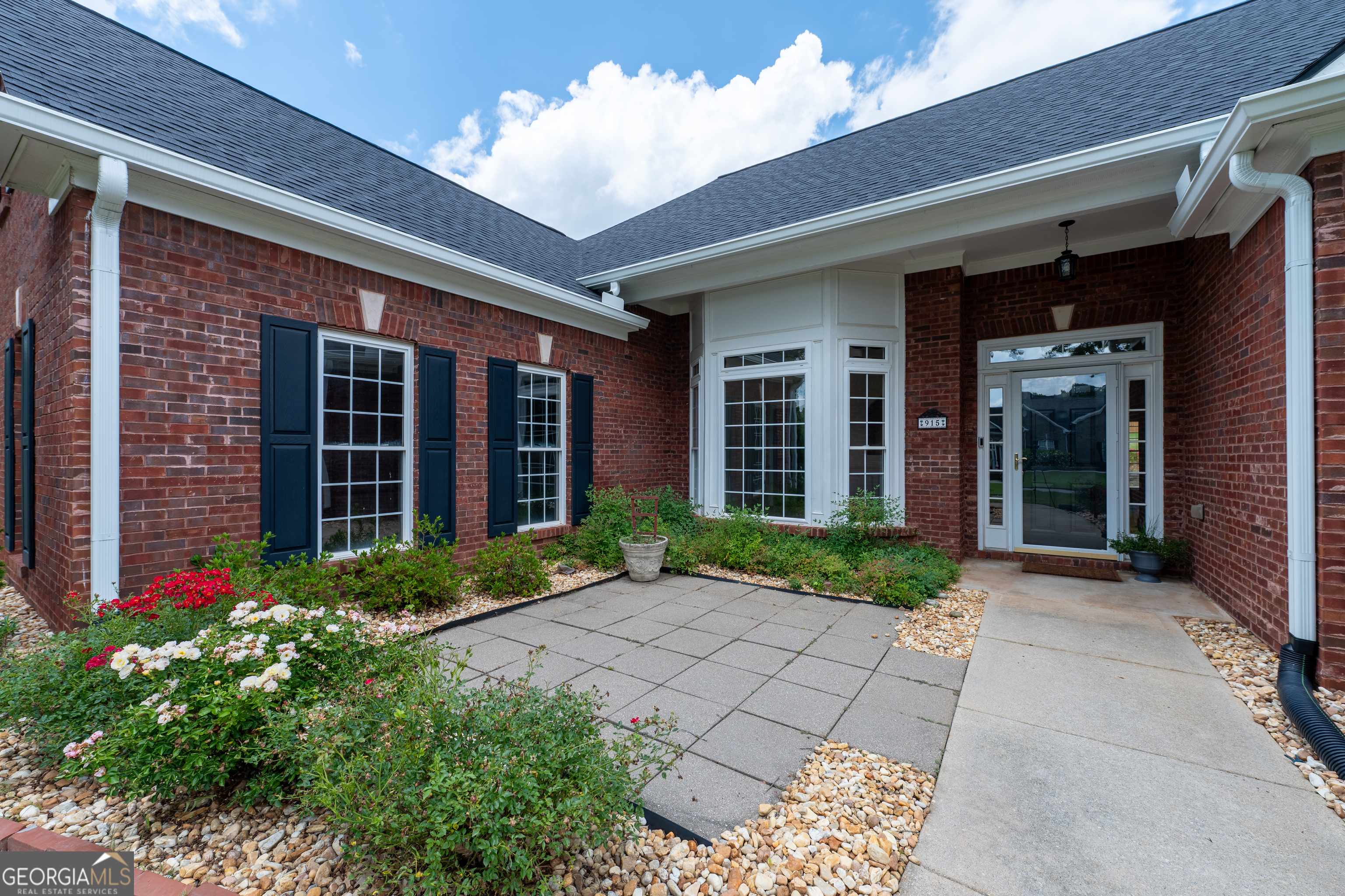Hoschton, GA 30548,915 Cruce Lake DR