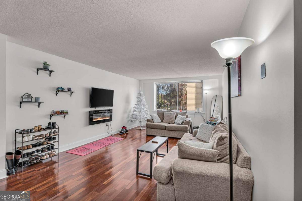 Atlanta, GA 30305,2479 Peachtree RD NE #508