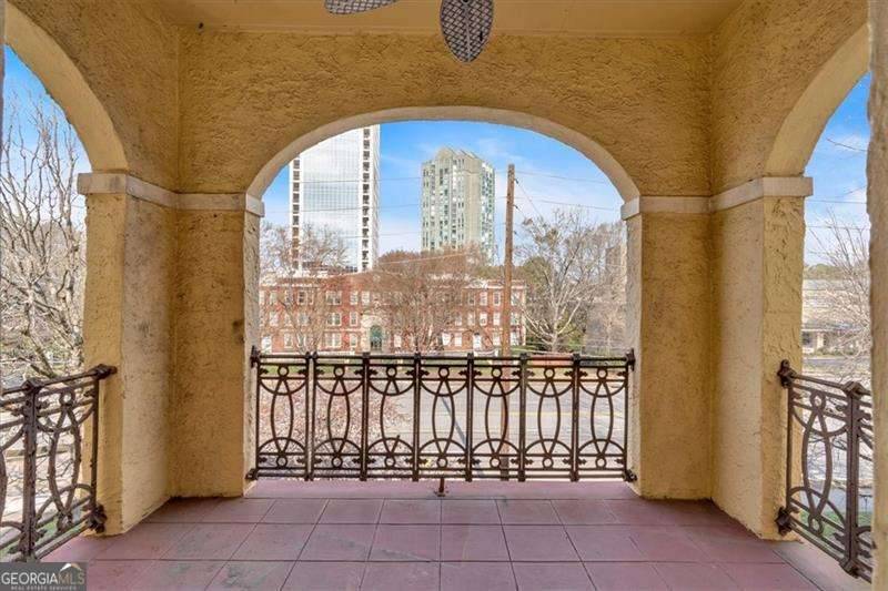 Atlanta, GA 30305,2855 Peachtree RD NE #302