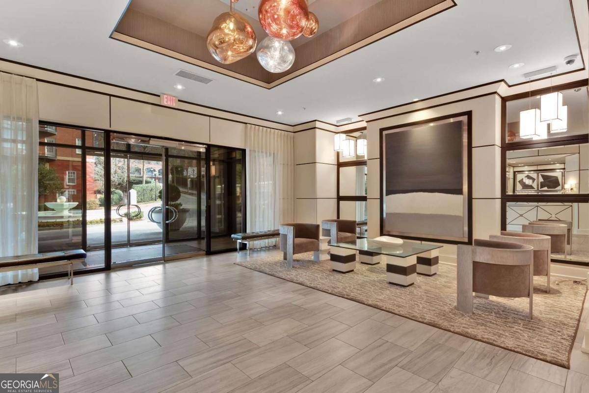 Atlanta, GA 30305,2828 Peachtree RD NW #1402