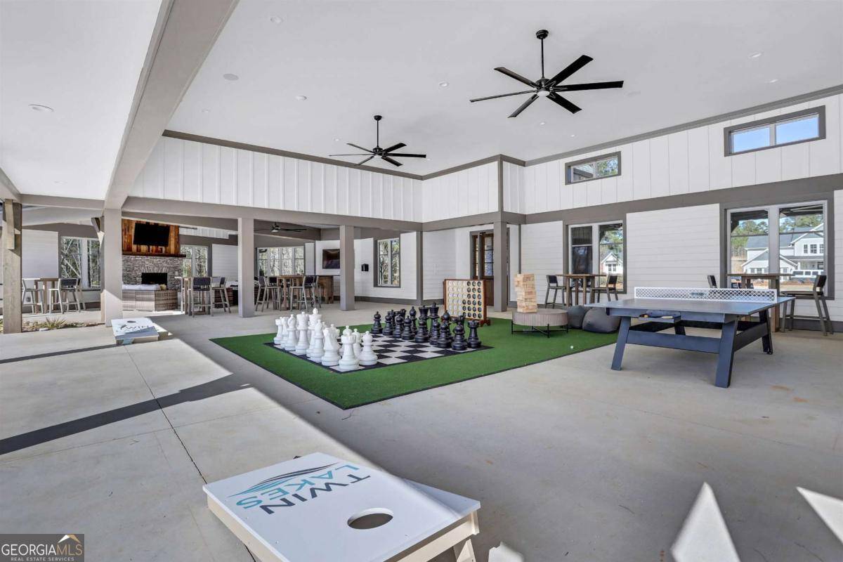 Hoschton, GA 30548,221 Coffee LN
