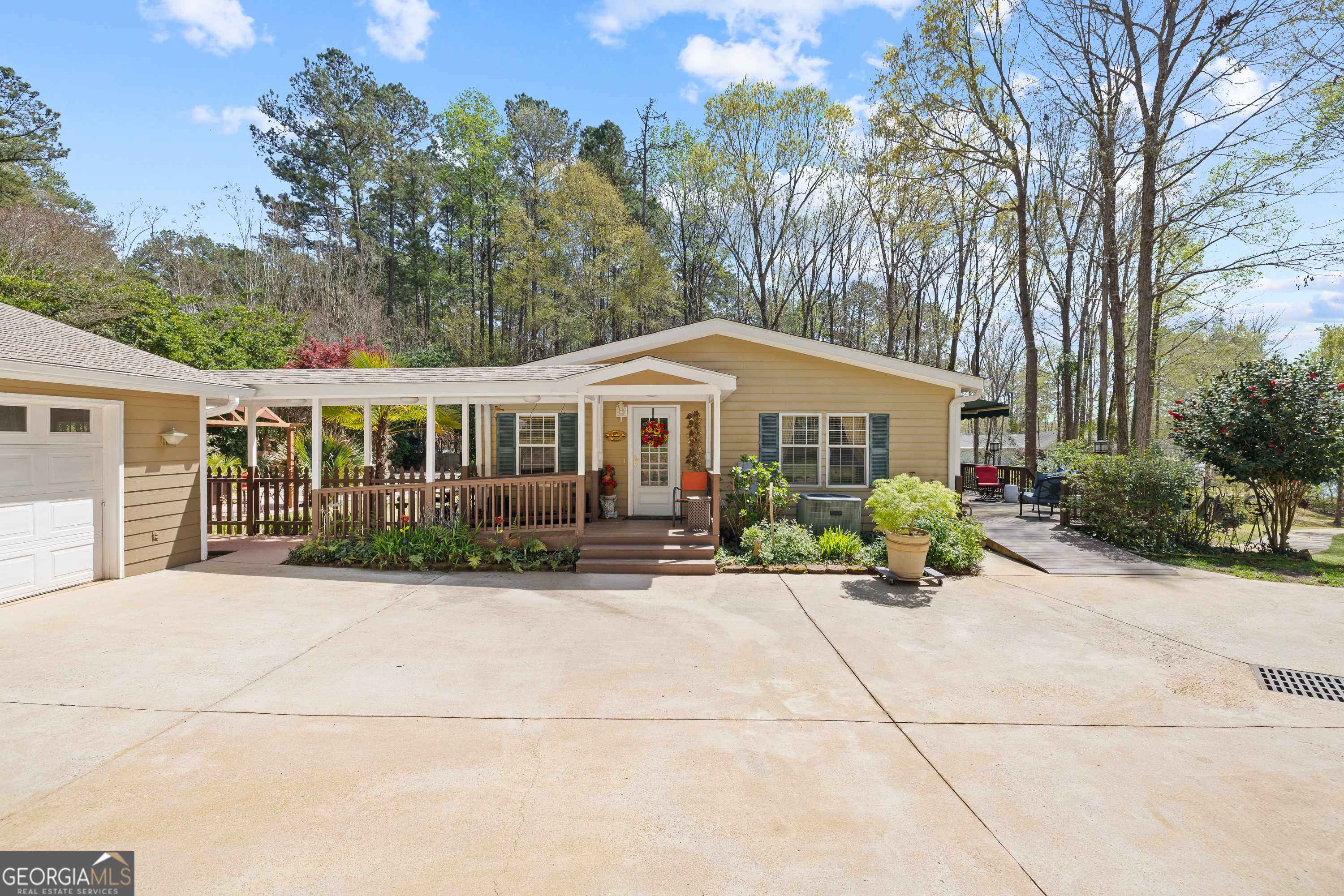 Eatonton, GA 31024,228 S Steel Bridge RD