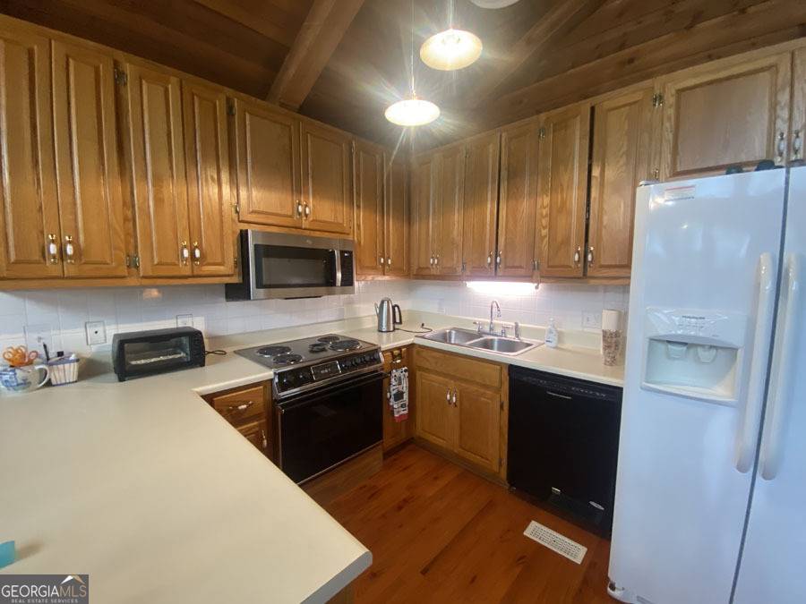 Toccoa, GA 30577,364 Cardinal LN