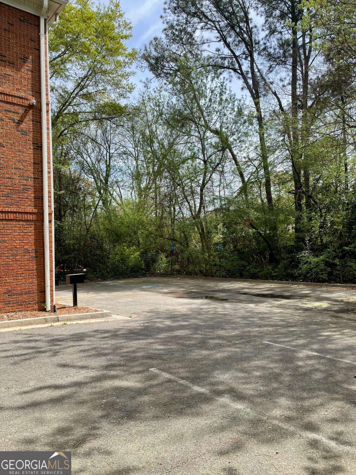 Roswell, GA 30075,585 Colonial Park DR
