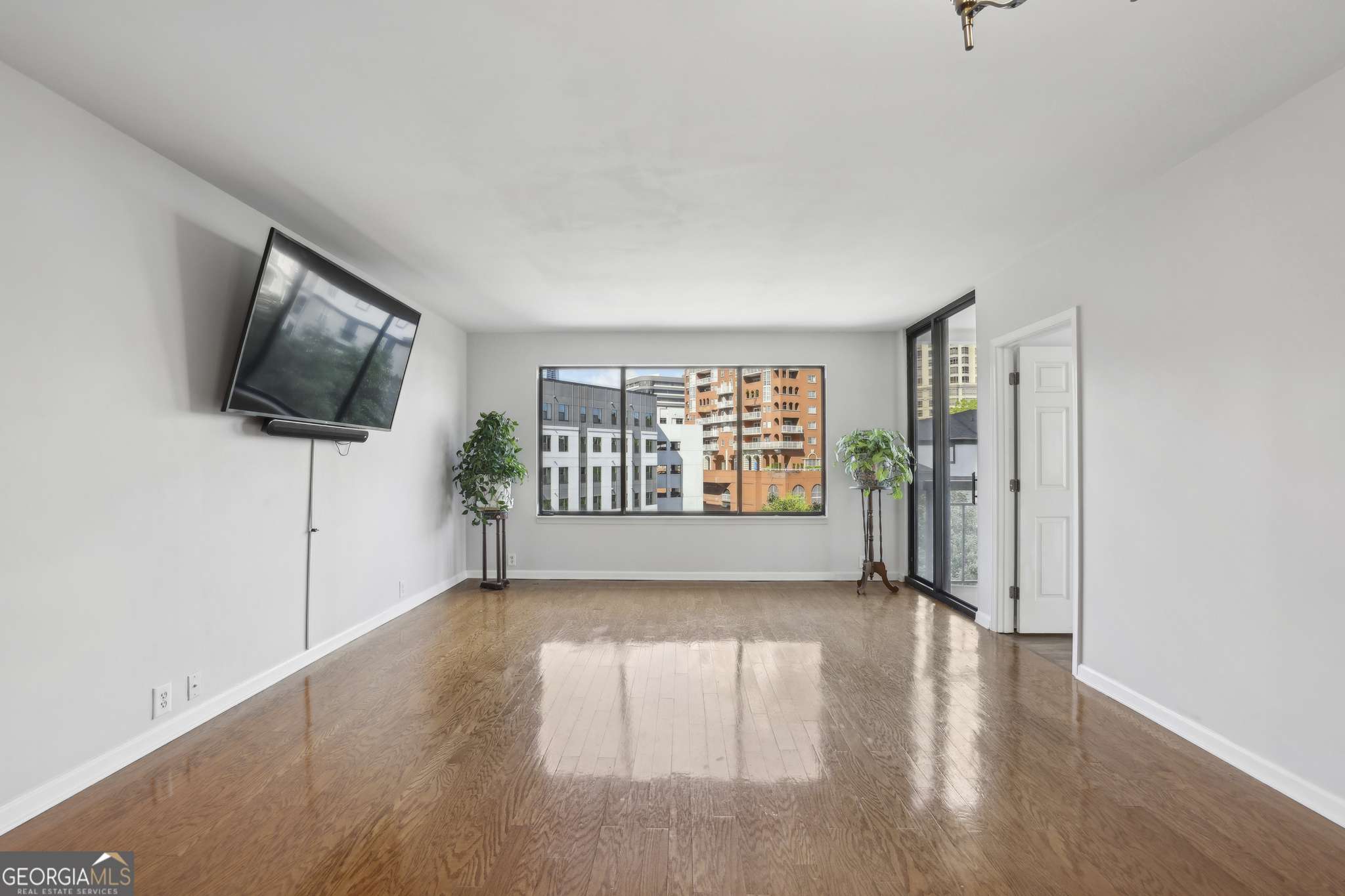 Atlanta, GA 30326,3481 Lakeside DR NE #907