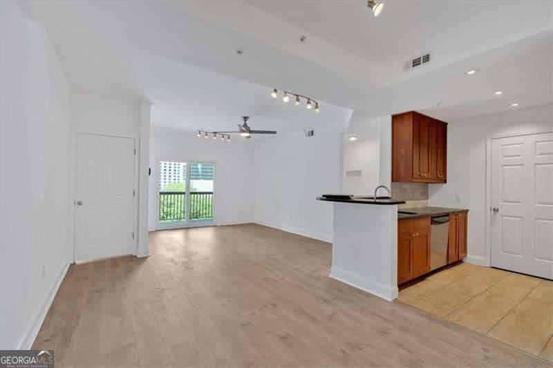 Atlanta, GA 30309,1075 Peachtree WALK NE #A421