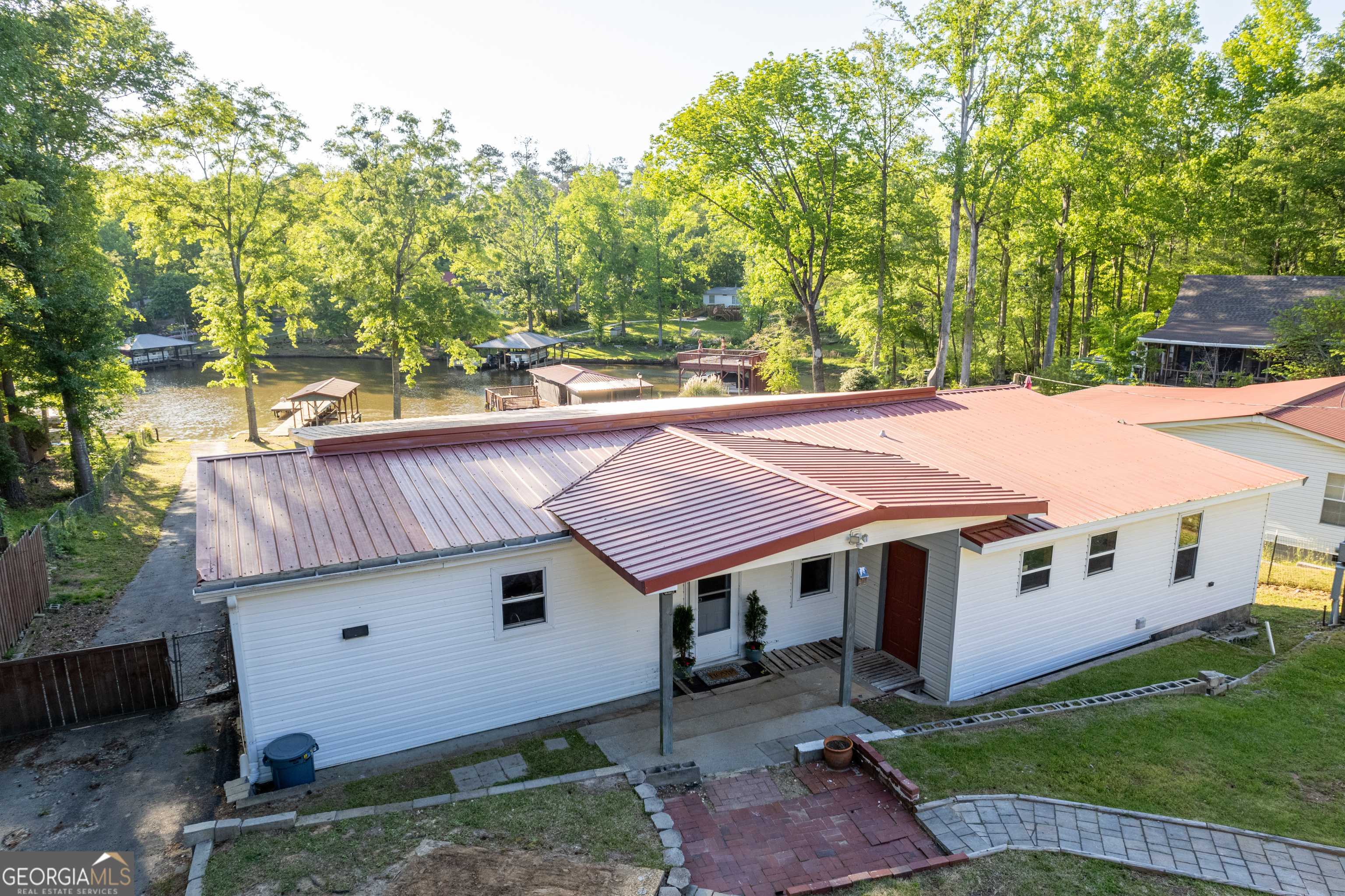 Eatonton, GA 31024,154 Possum Point DR