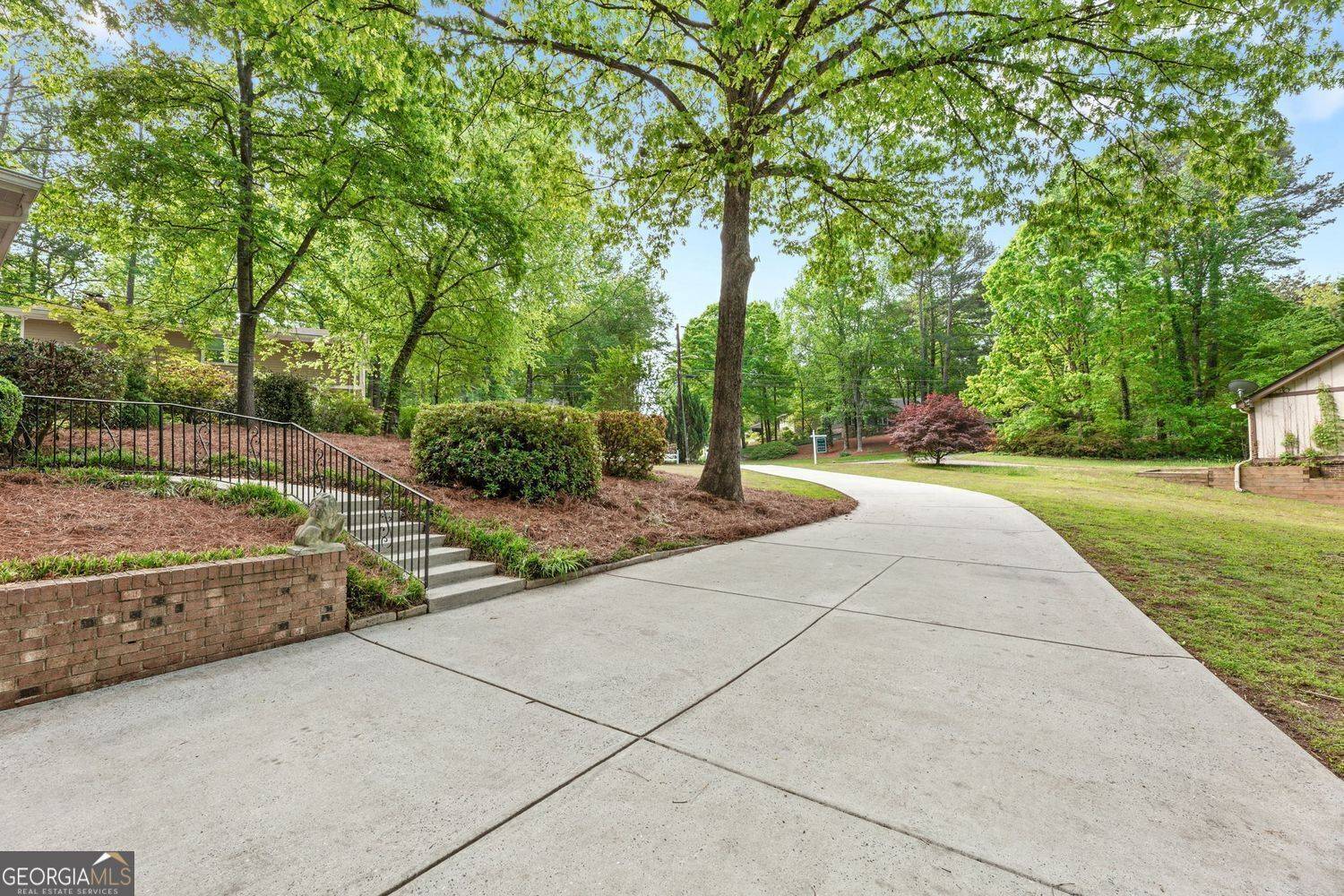 Dunwoody, GA 30360,2488 Fontainebleau DR