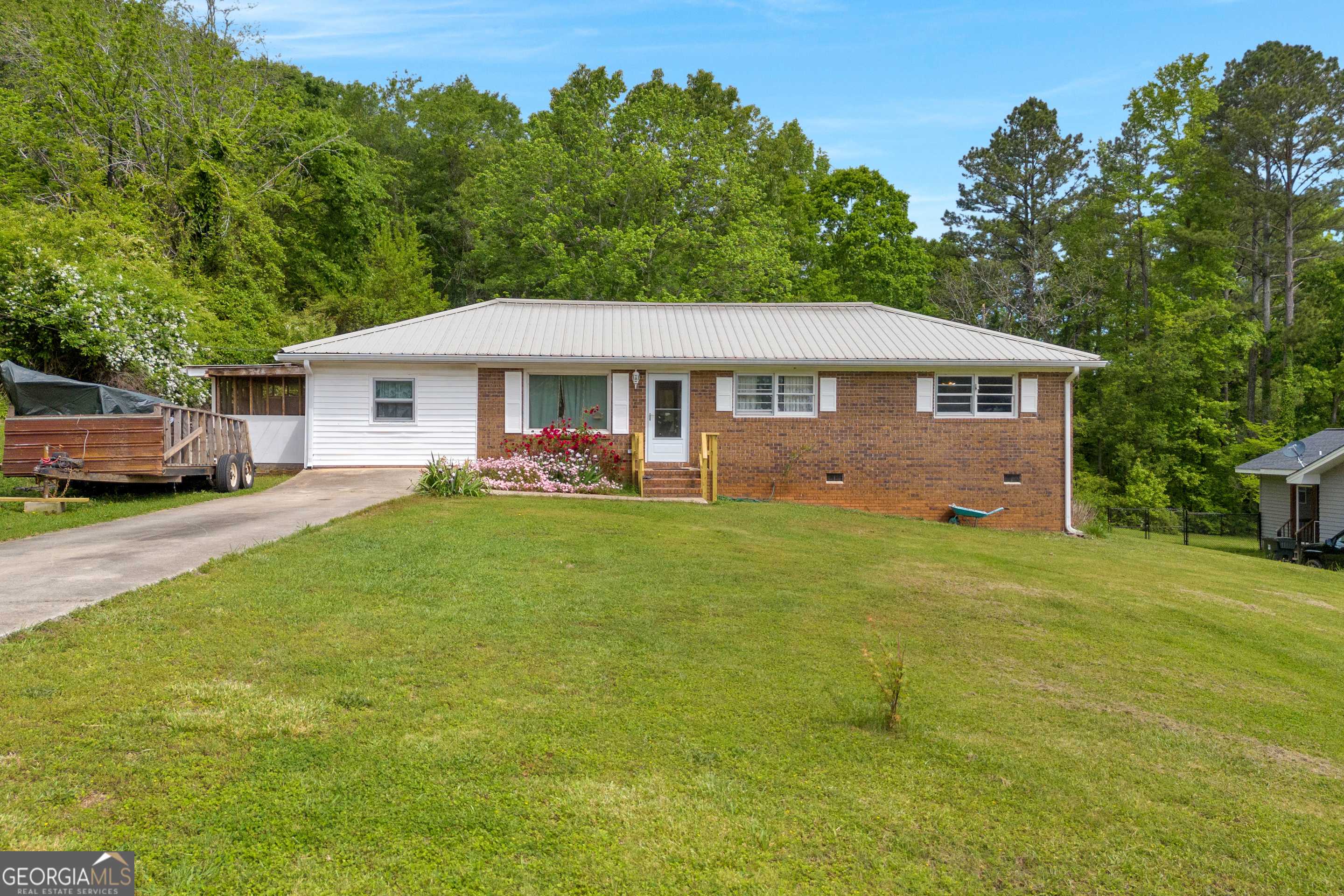 Toccoa, GA 30577,415 Scenic DR