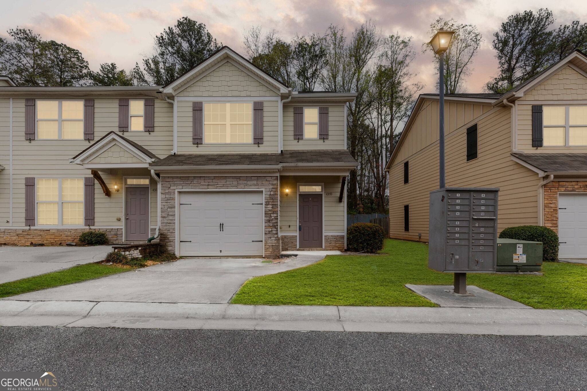 Atlanta, GA 30344,4370 Stone Gate WAY #97