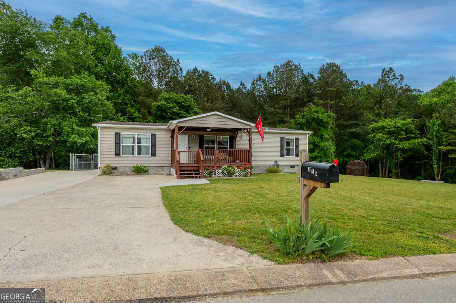 Rock Spring, GA 30739,445 Pinewood DR