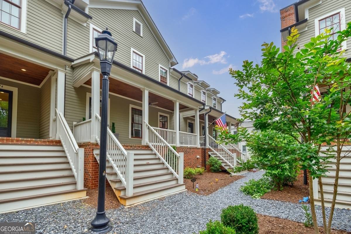 Roswell, GA 30075,1076 Green ST