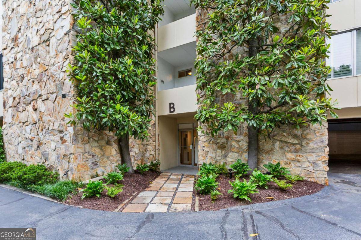 Atlanta, GA 30305,2632 Peachtree RD NW #203B