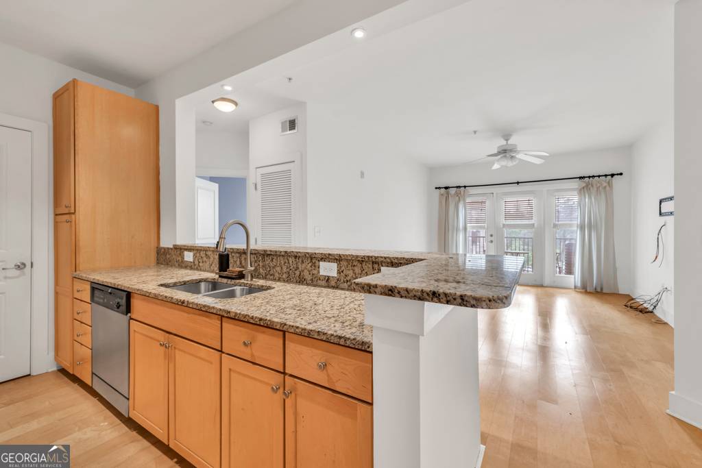 Atlanta, GA 30328,799 Hammond DR #314