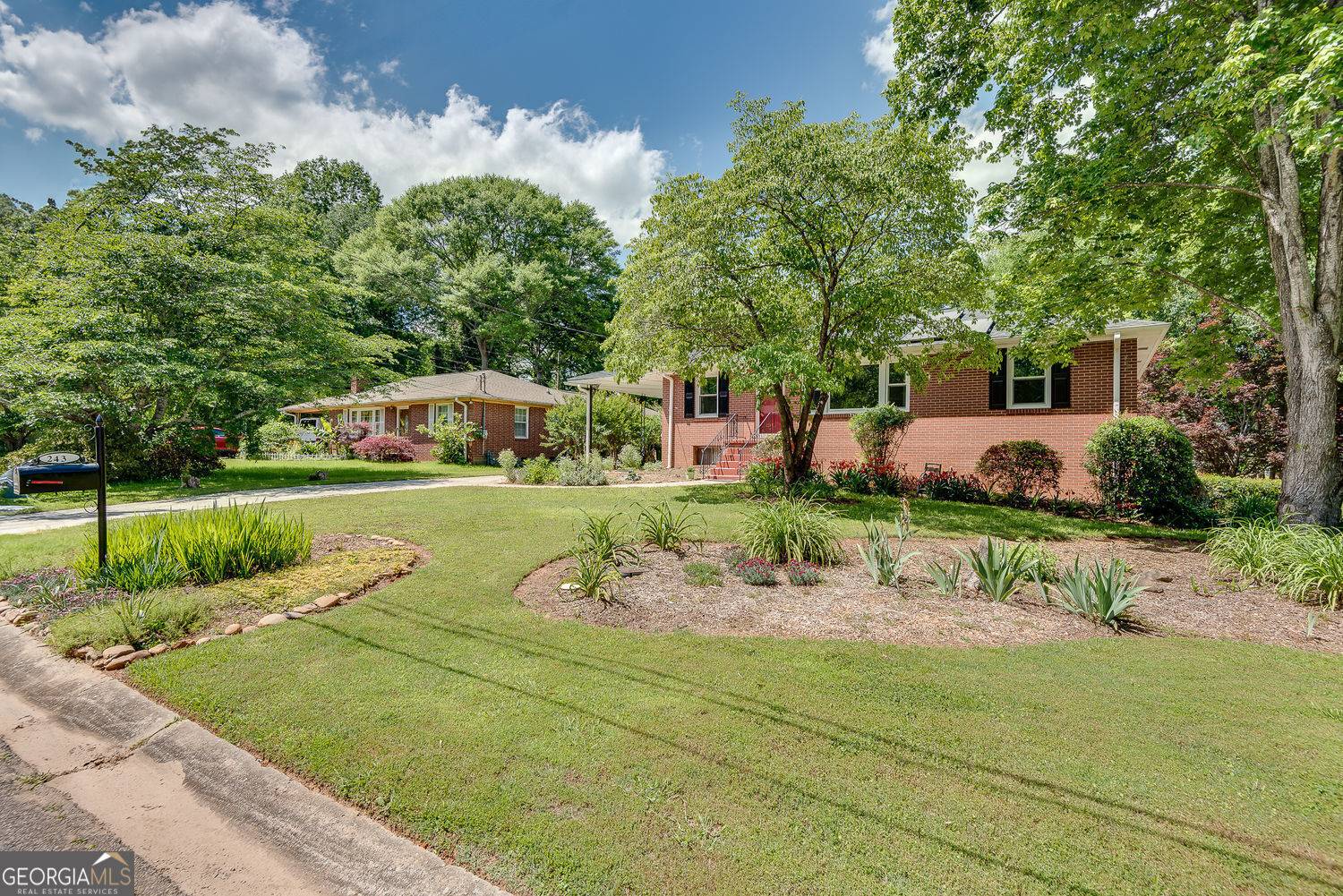 Smyrna, GA 30082,243 Woodview LN