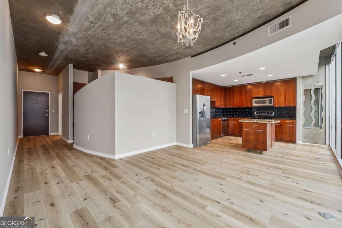 Atlanta, GA 30326,3324 Peachtree RD NE #1407