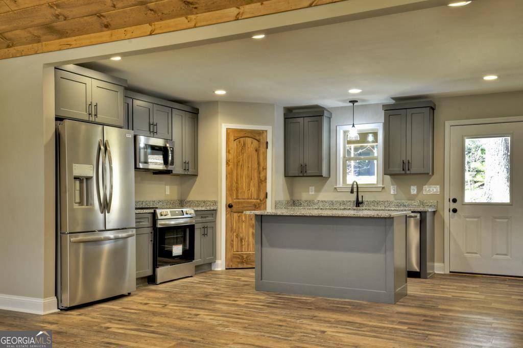 Ellijay, GA 30540,239 Francis WAY