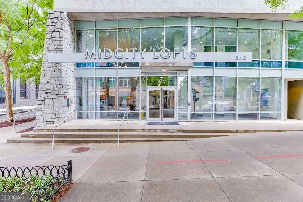 Atlanta, GA 30308,845 Spring ST NW #127