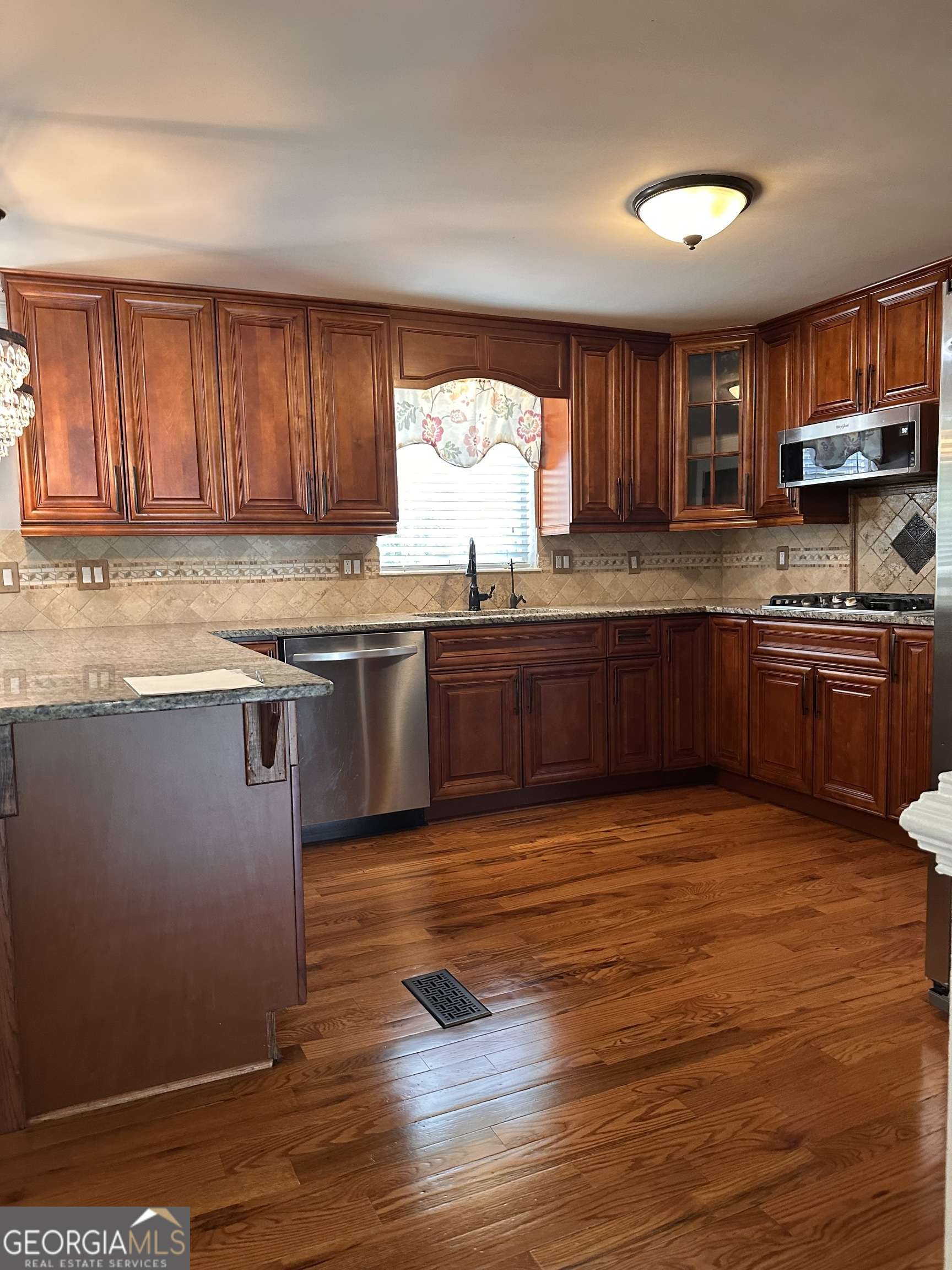 Roswell, GA 30076,1055 Worthington Hills DR