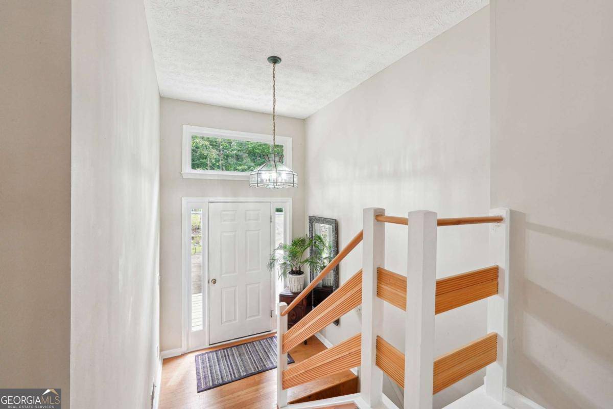 Waleska, GA 30183,105 Modoc CT