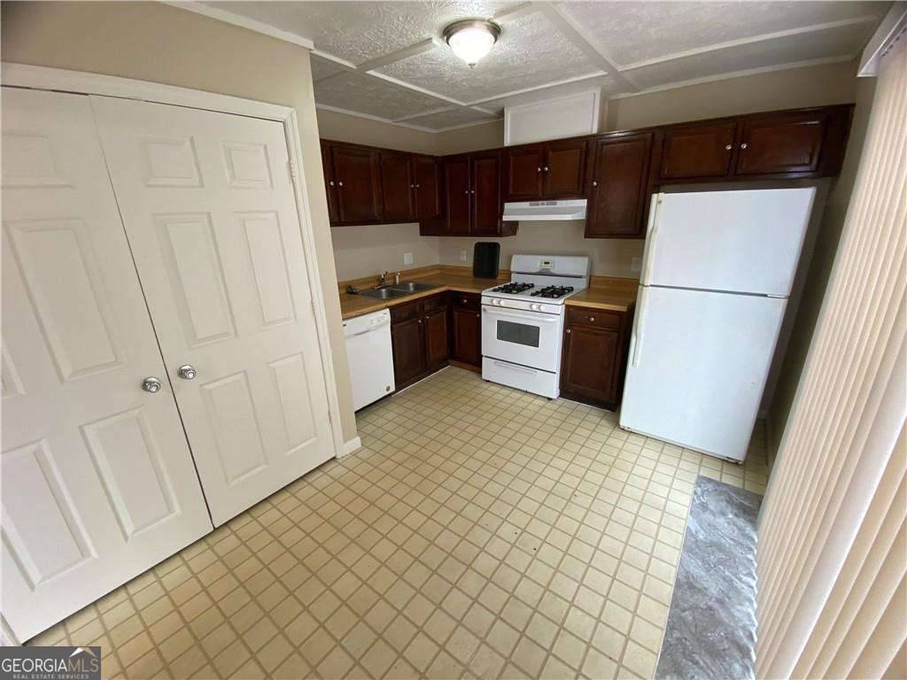 Lithonia, GA 30058,6448 charter WAY