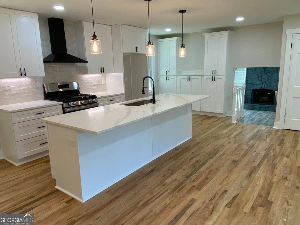 Marietta, GA 30066,323 W Claiborne CT