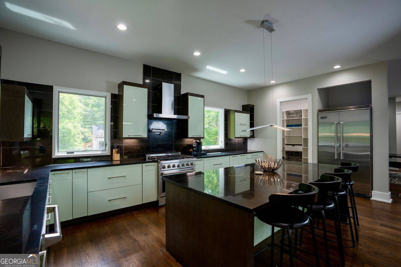 Atlanta, GA 30324,1099 VISTA TRL