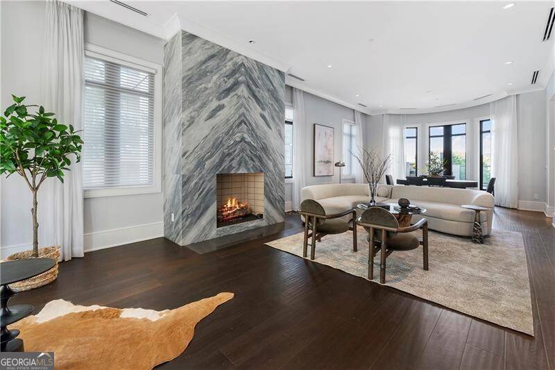 Atlanta, GA 30326,3376 Peachtree RD #1