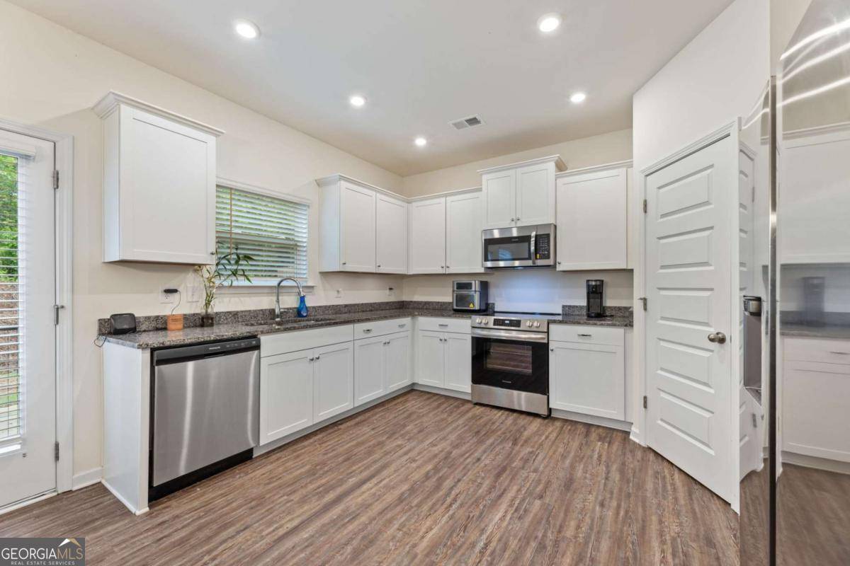 Ball Ground, GA 30107,105 Sawgrass DR