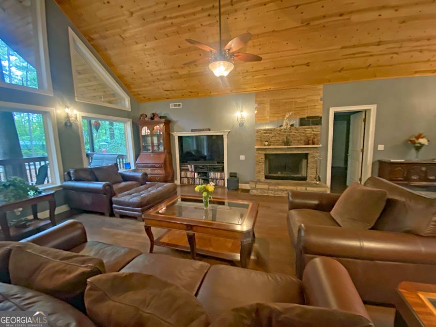 Hartwell, GA 30643,25 Greenwood LN