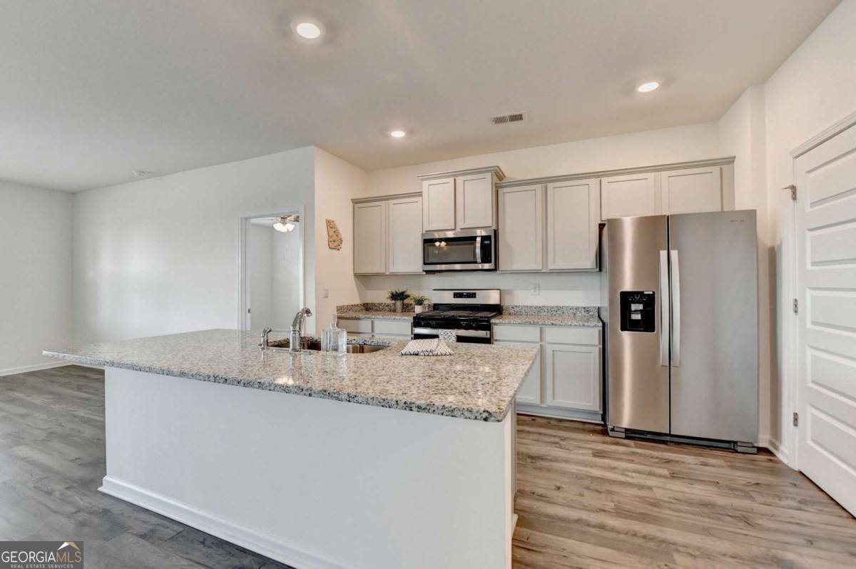 Statham, GA 30666,82 Graham Campbell LN